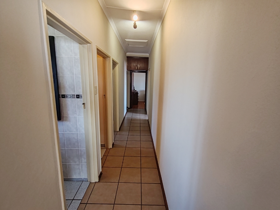 5 Bedroom Property for Sale in Vredenburg Western Cape